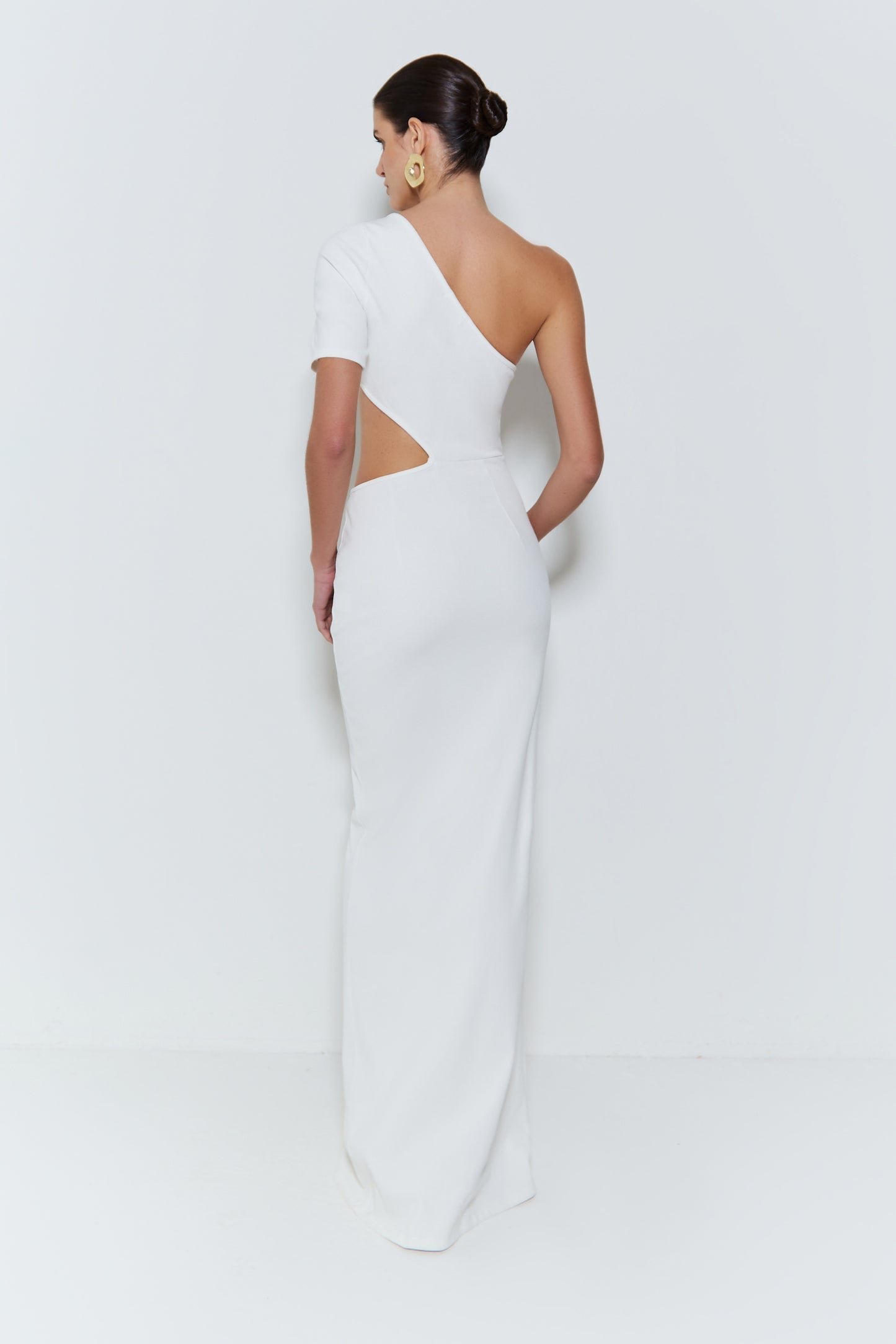 VESTIDO LONGO COM RECORTE E FENDA LATERAL OFF WHITE