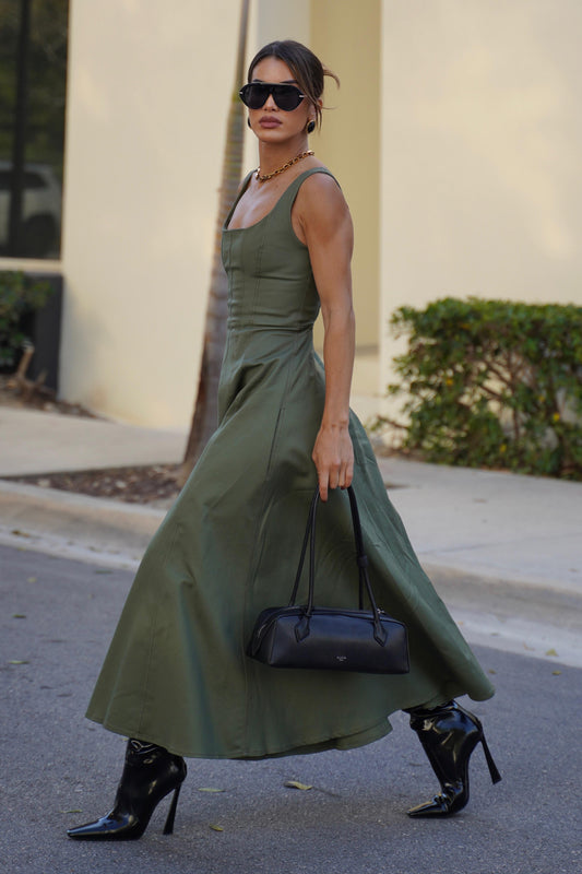 VESTIDO MIDI COM PESPONTO E BARRA AMPLA VERDE MILITAR