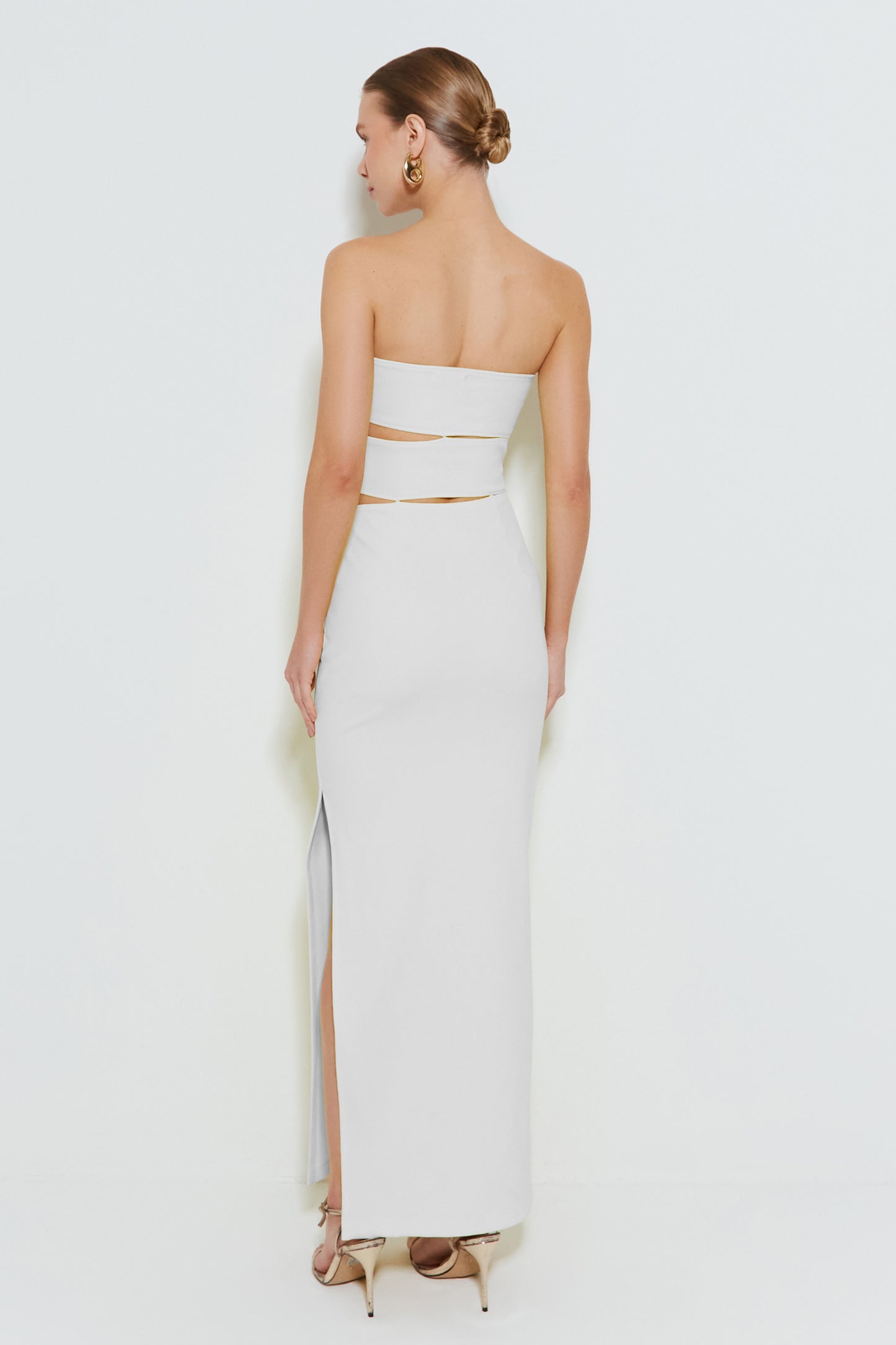 VESTIDO LONGO TOMARA QUE CAIA COM ABERTURAS OFF WHITE