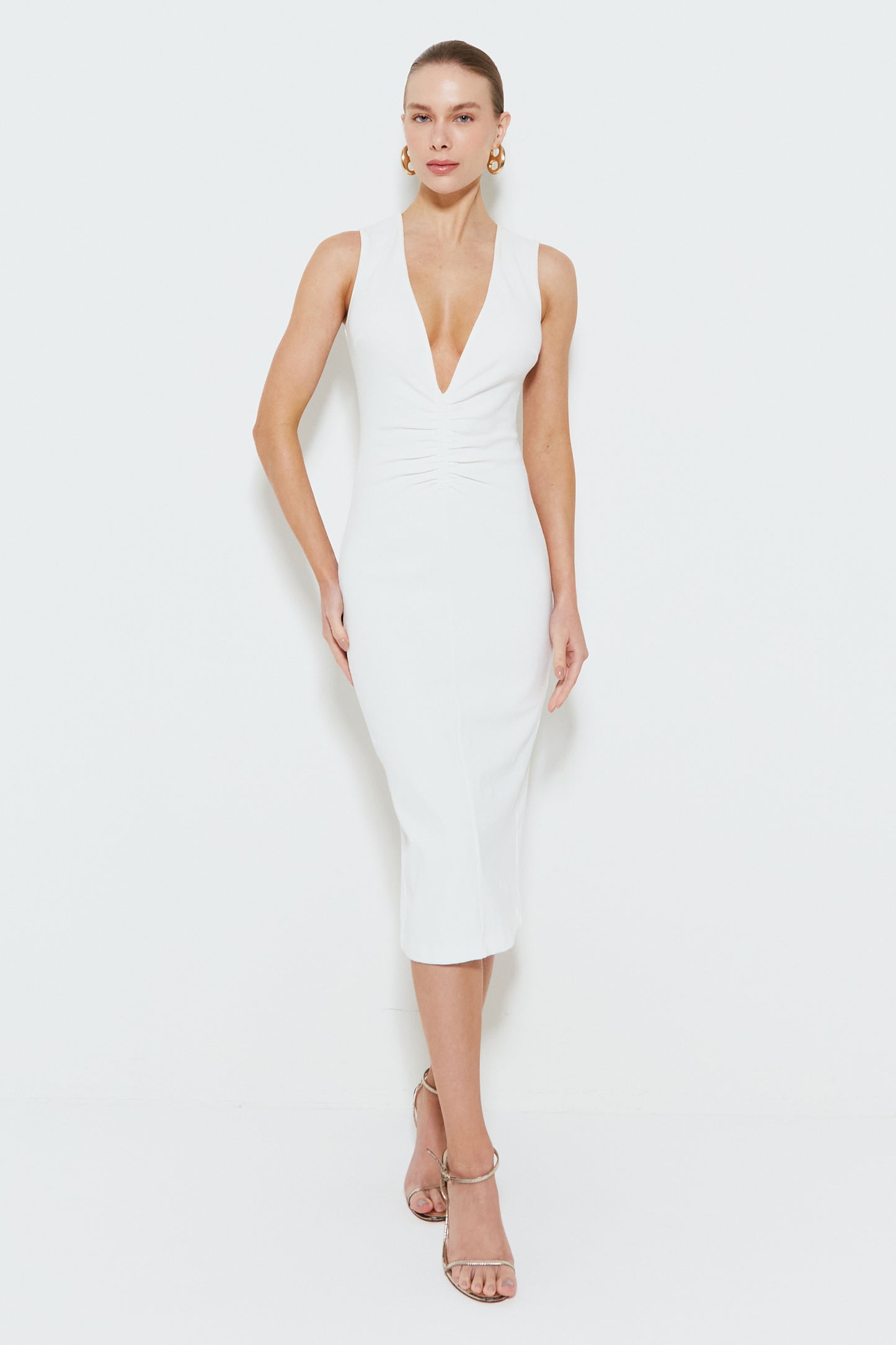 VESTIDO MIDI COM DECOTE PROFUNDO E FRANZIDO FRONTAL OFF WHITE