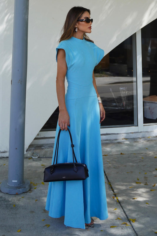 VESTIDO LONGO COM MANGA AMPLA E SAIA RODADA COM FENDA AZUL OCEANO