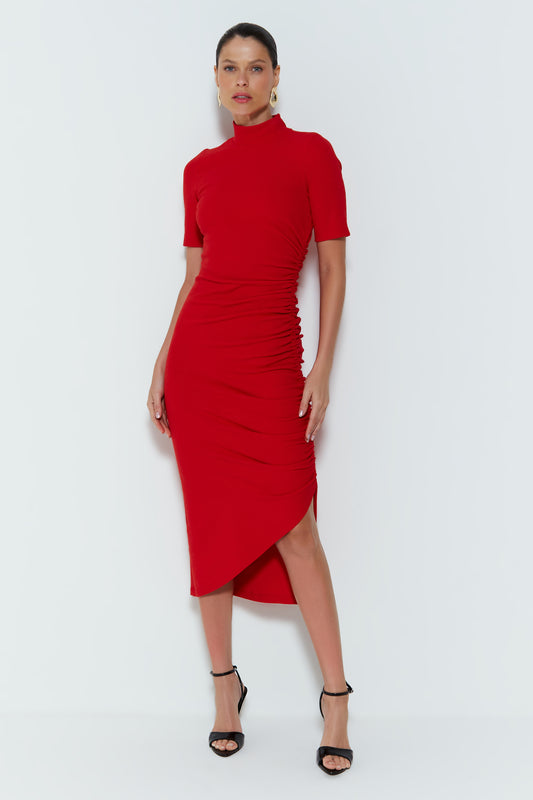 VESTIDO MIDI COM BARRA ASSIMETRICA E FRANZIDO VERMELHO