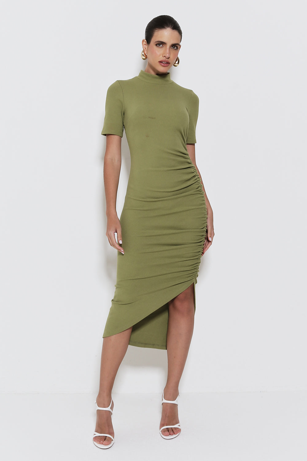 VESTIDO MIDI COM BARRA ASSIMETRICA E FRANZIDO VERDE MOSS