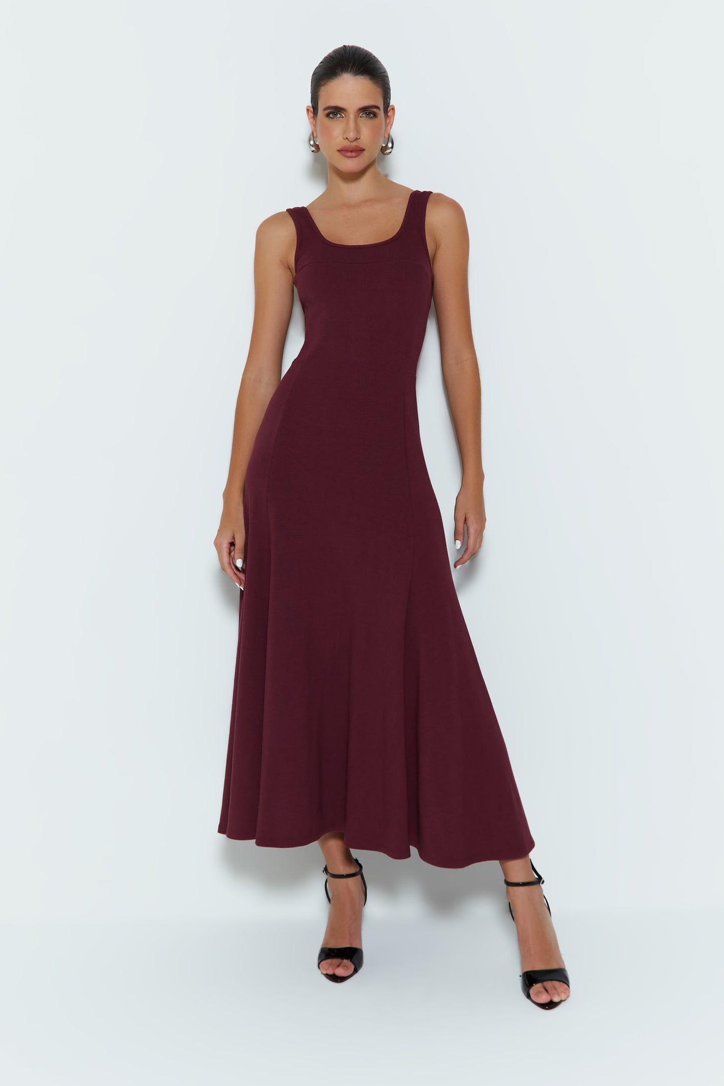 VESTIDO MIDI COM RECORTE BUSTO E SAIA AMPLA VINHO