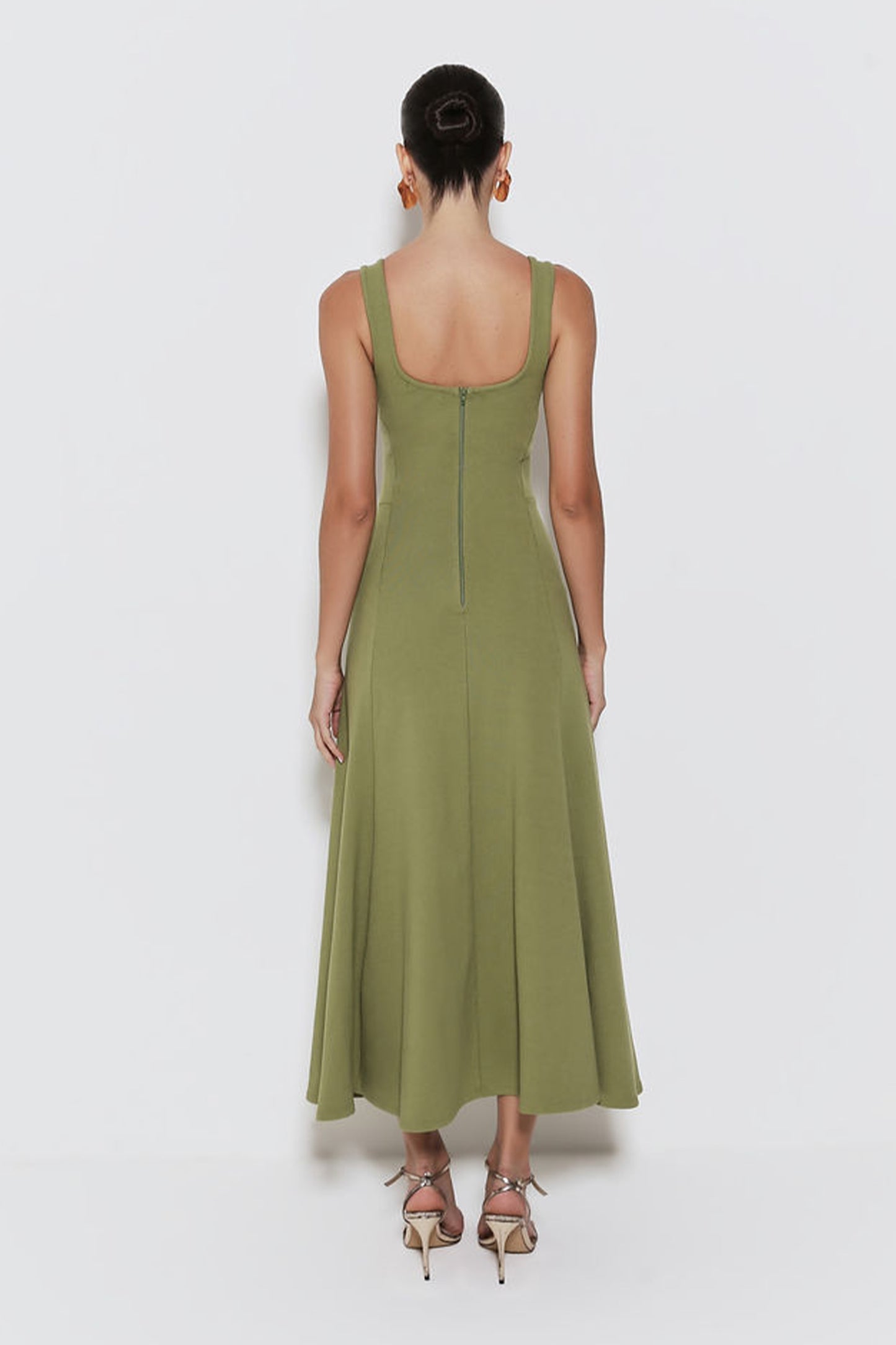 VESTIDO MIDI COM RECORTE BUSTO E SAIA AMPLA VERDE MOSS