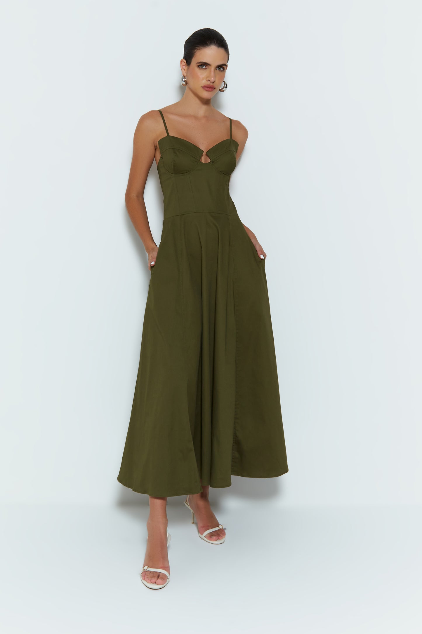 VESTIDO MIDI COM ABERTURA E RECORTE BUSTO VERDE MILITAR