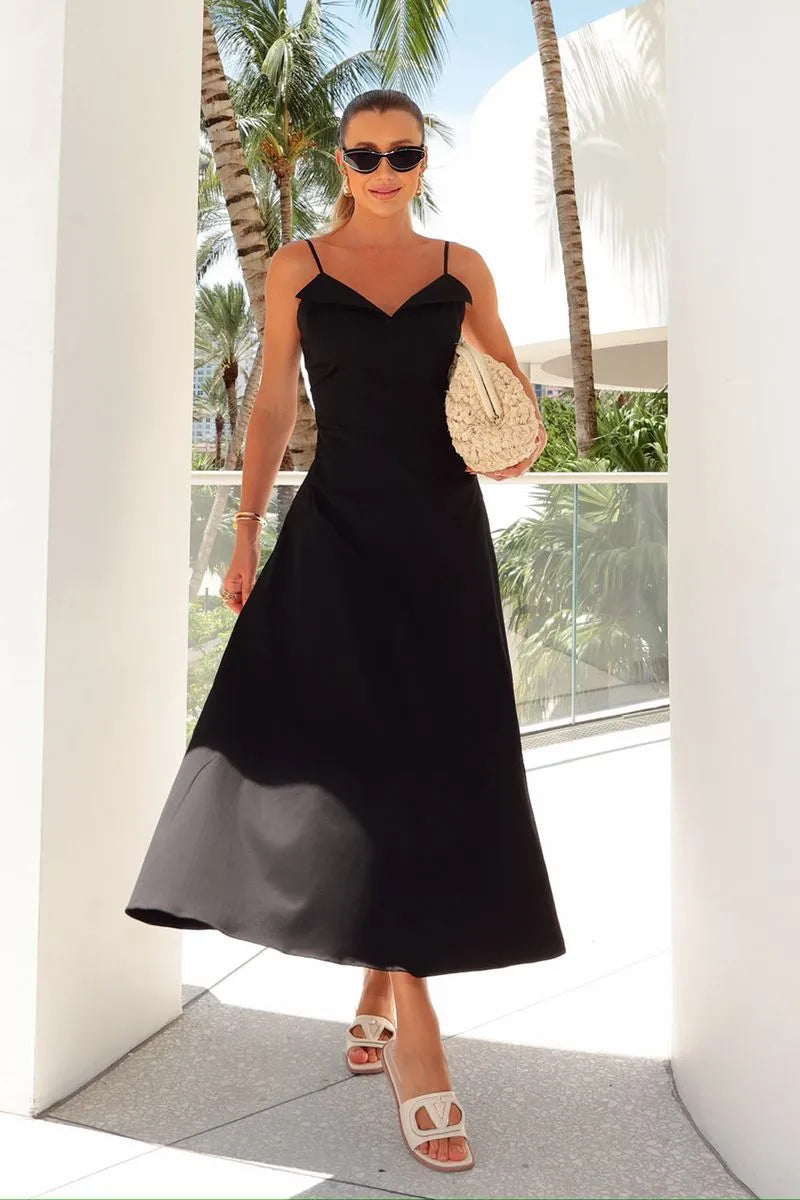 VESTIDO MIDI DE ALCA FINA E DETALHE NO DECOTE PRETO