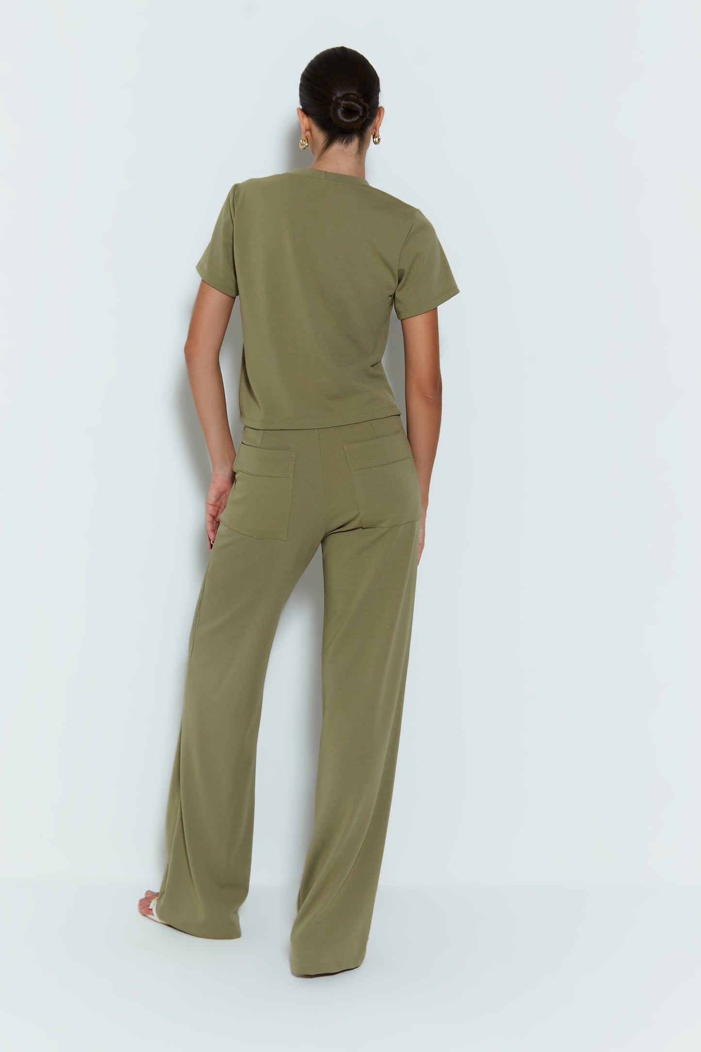 CALCA PANTALONA COM FRISOS VERDE MOSS