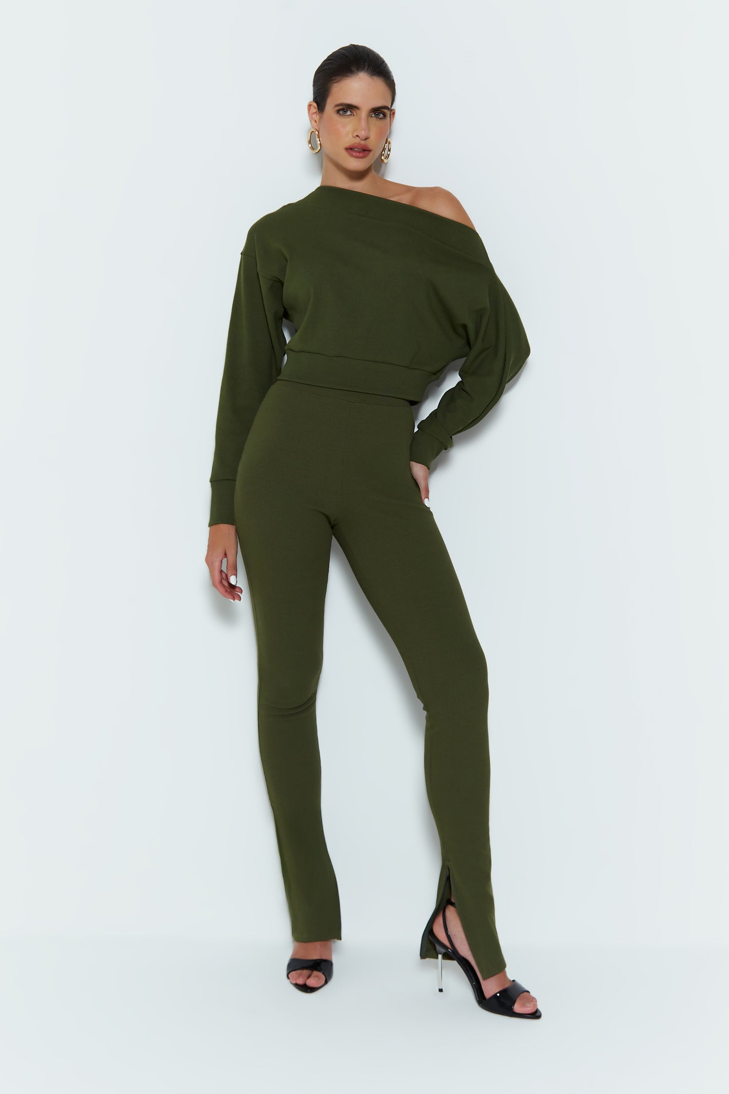 BLUSA MANGA LONGA OMBRO A OMBRO FLUIDA VERDE MILITAR