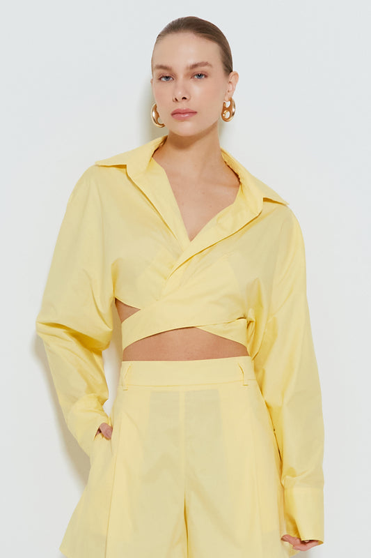 CAMISA MANGA COMPRIDA CROPPED COM AMARRACAO AMARELO MANTEIGA